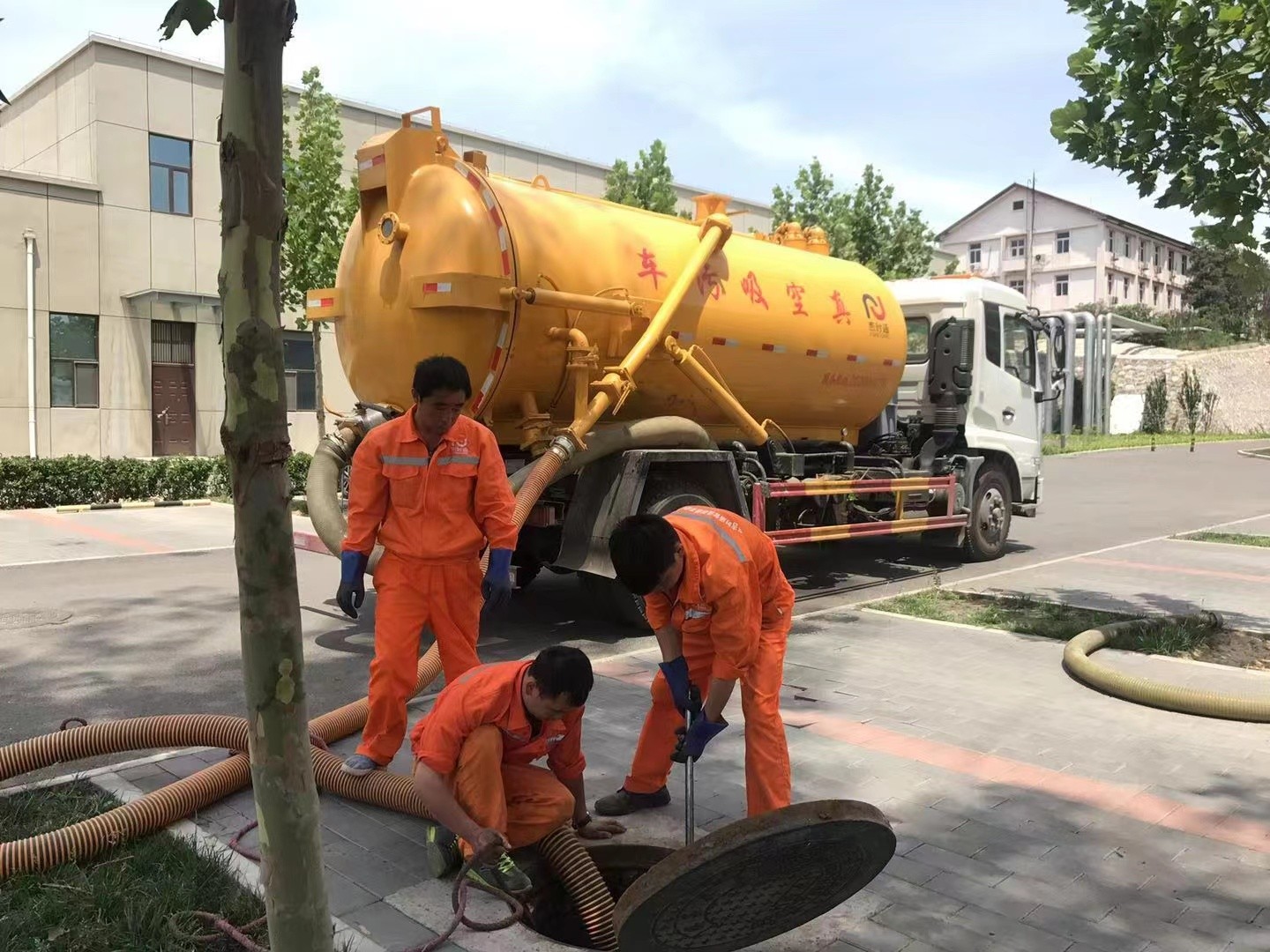 金波乡化粪池清理与5-8吨吸粪车施工效率分析